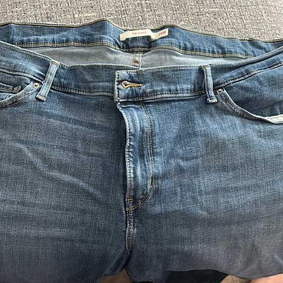 Levi's Denim - Women’s Levi’s plus size 24W Blue Jeans 711 Skinny straight leg medium denim